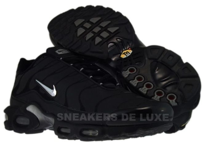 black tns with white tick